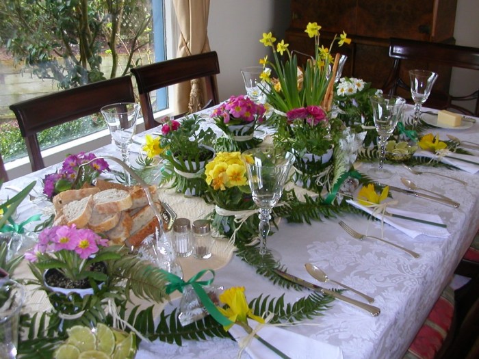 How to make spring table decoration